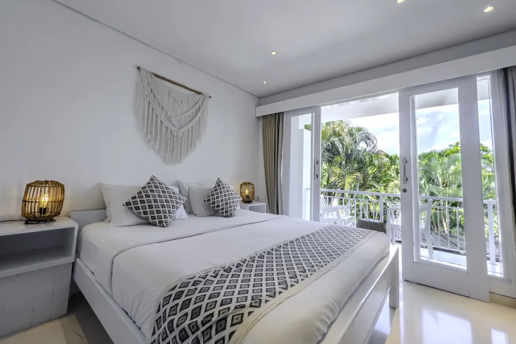 Superior-Zimmer: Luxus und Blick auf den Pool - ZIMMER IM SURF CAMP IN SEMINYAK