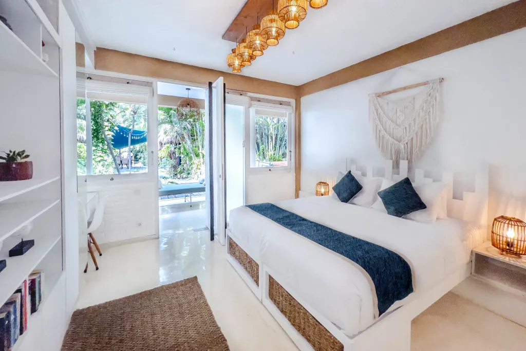 Deluxe-Zimmer: Luxus im Surfcamp - ZIMMER IM SURF CAMP IN SEMINYAK