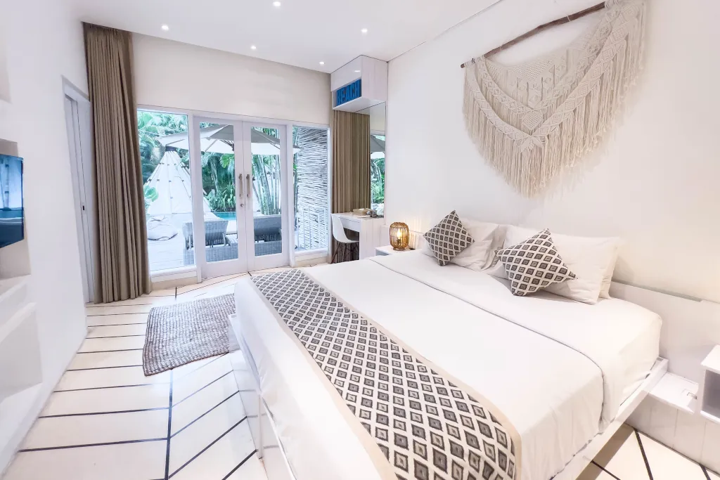 Deluxe-Suite: Absolute Privatsphäre und tropisches Flair - ZIMMER IM SURF CAMP IN SEMINYAK