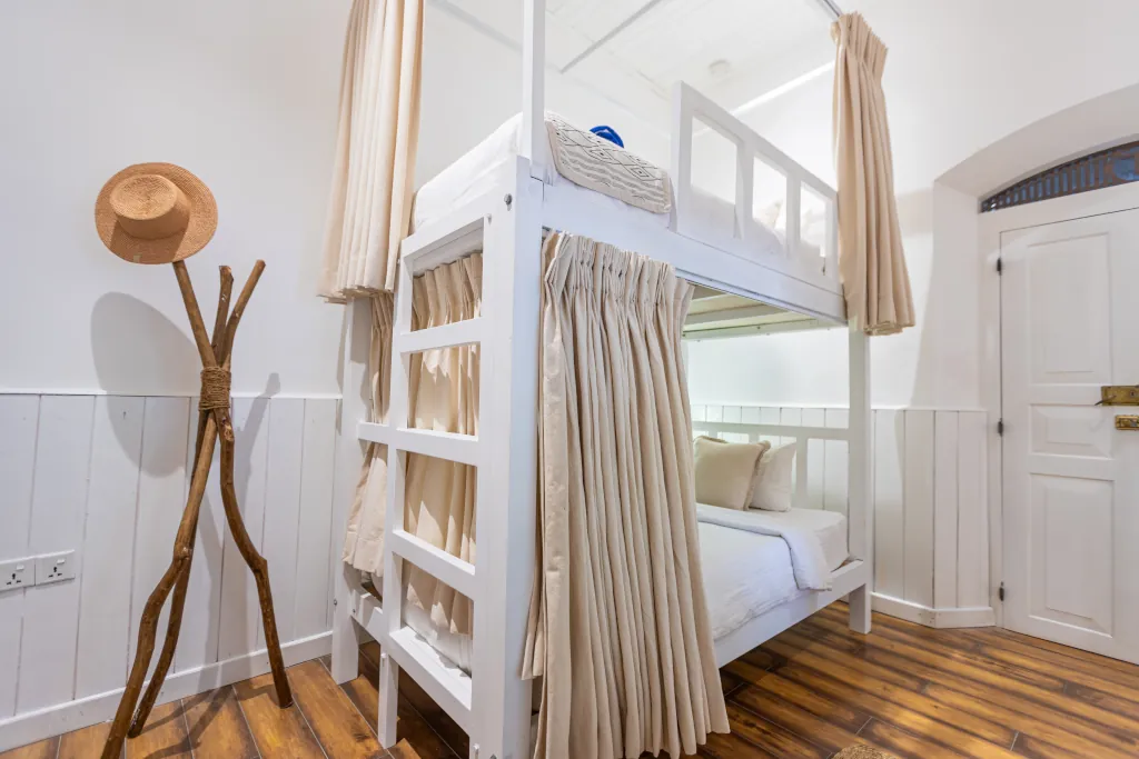 Kuti dorm - cozy and spacious shared room - Weligama Surf Camp rooms