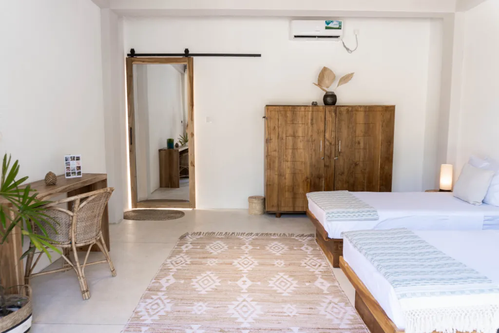 Superior standard room (first floor) - best of both worlds - Hiriketiya Surf Camp Rooms