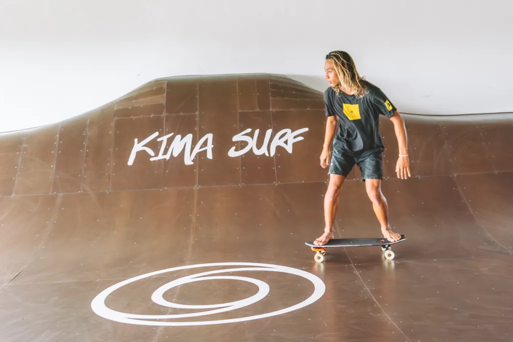 Genieße die Einrichtungen der Camps