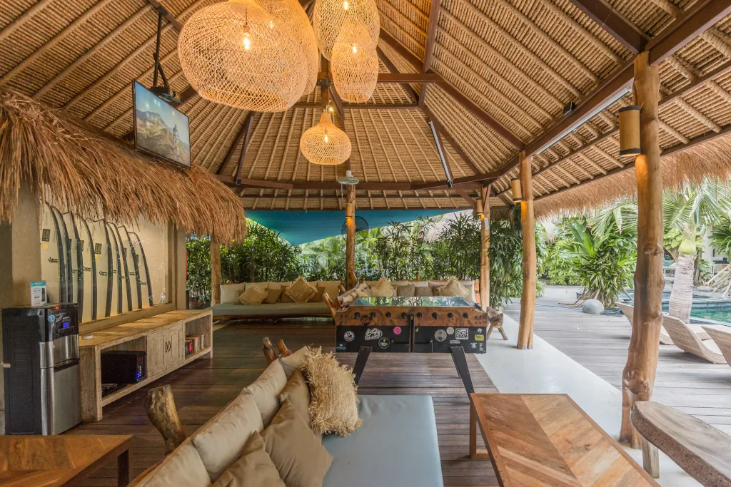 Seminyak: Soziales Surfcamp