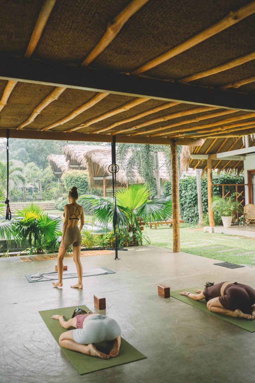 Yoga im Kima Surf, Hiriketiya