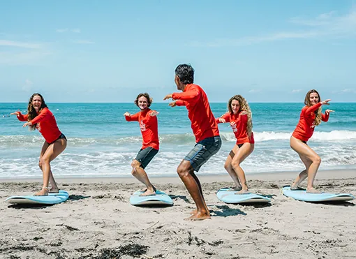 Wo man auf Bali und Sri Lanka je nach Monat surfen kann