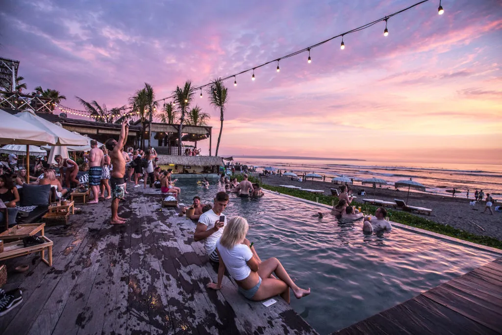 Atemberaubende Partys auf den Klippen von Uluwatu