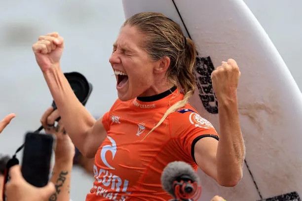 Stephanie Gilmore: Eine rasante und beeindruckende Figur für Frauen im Surfsport