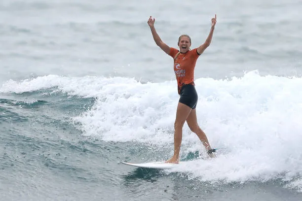 Stephanie Gilmore: Eine rasante und beeindruckende Figur für Frauen im Surfsport