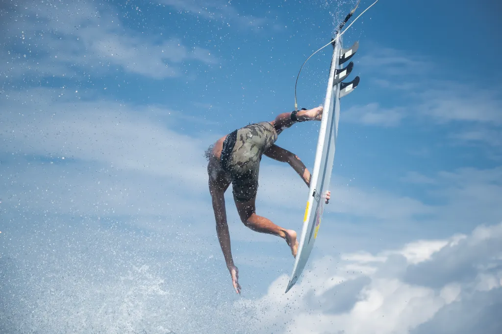 Different Surf Manoeuvres and Tricks - How to dominate in the Line Up - Advanced Level - Airs