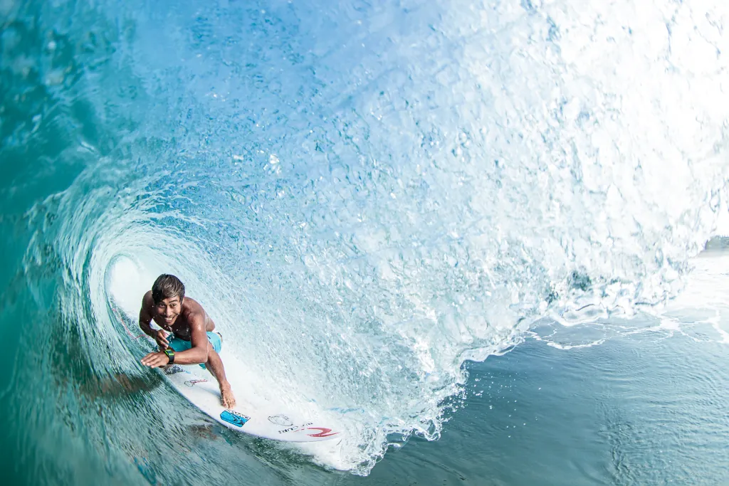 Different Surf Manoeuvres and Tricks - How to dominate in the Line Up - Advanced Level - Tube Riding