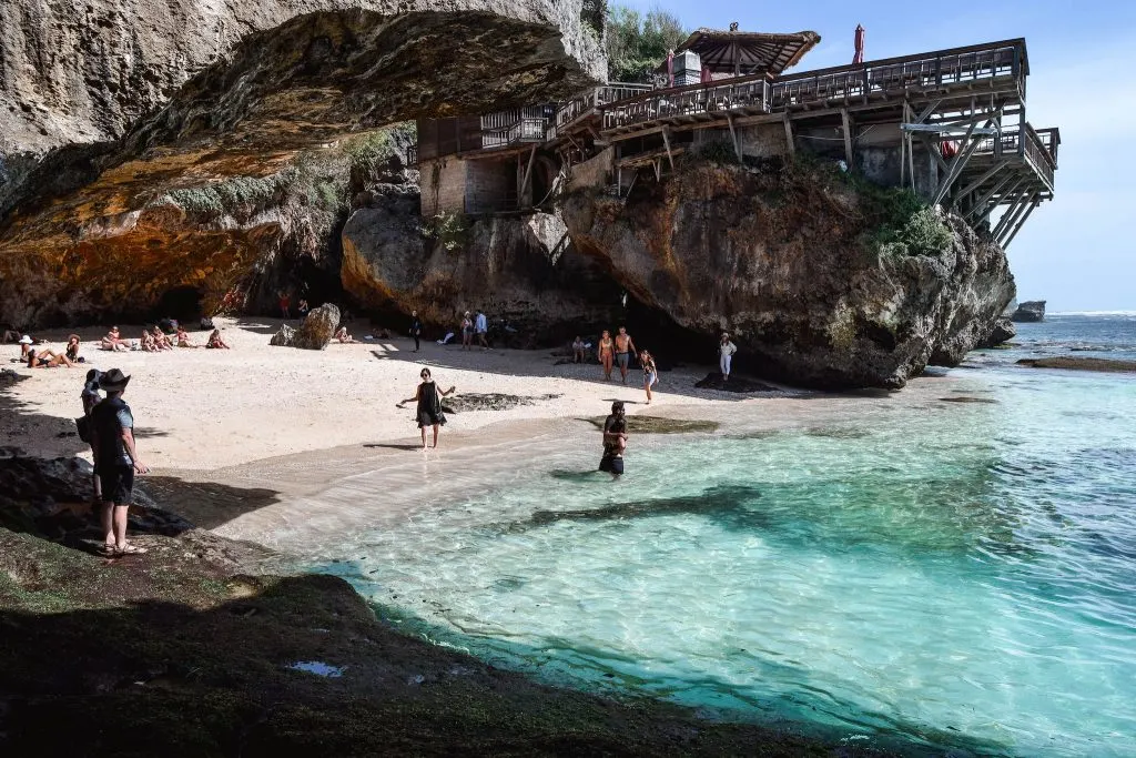 Uluwatu Beach / Suluban Beach