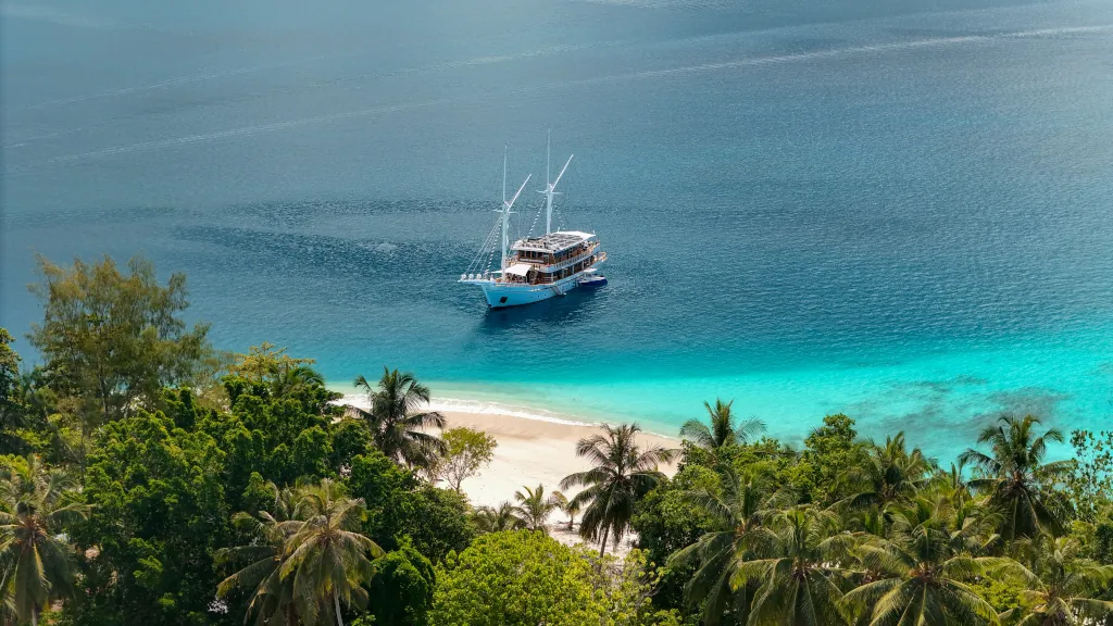 Erster Surfboot-Chartertrip in den Mentawais