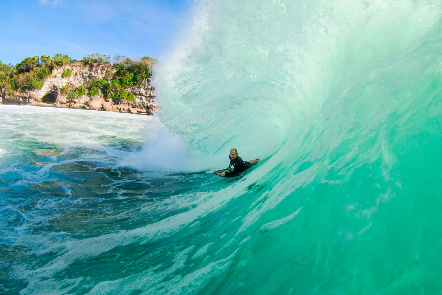 The essential surfing equipment: everything you need to surf