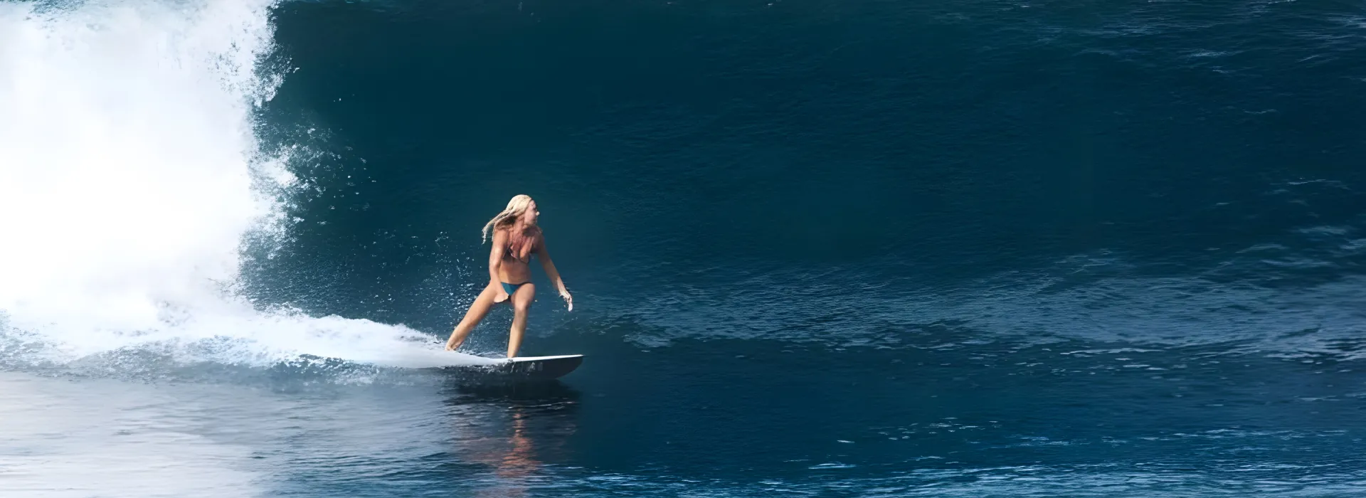 WE INVITE DIGITAL NOMADS TO COWORK & SURF IN BALI!