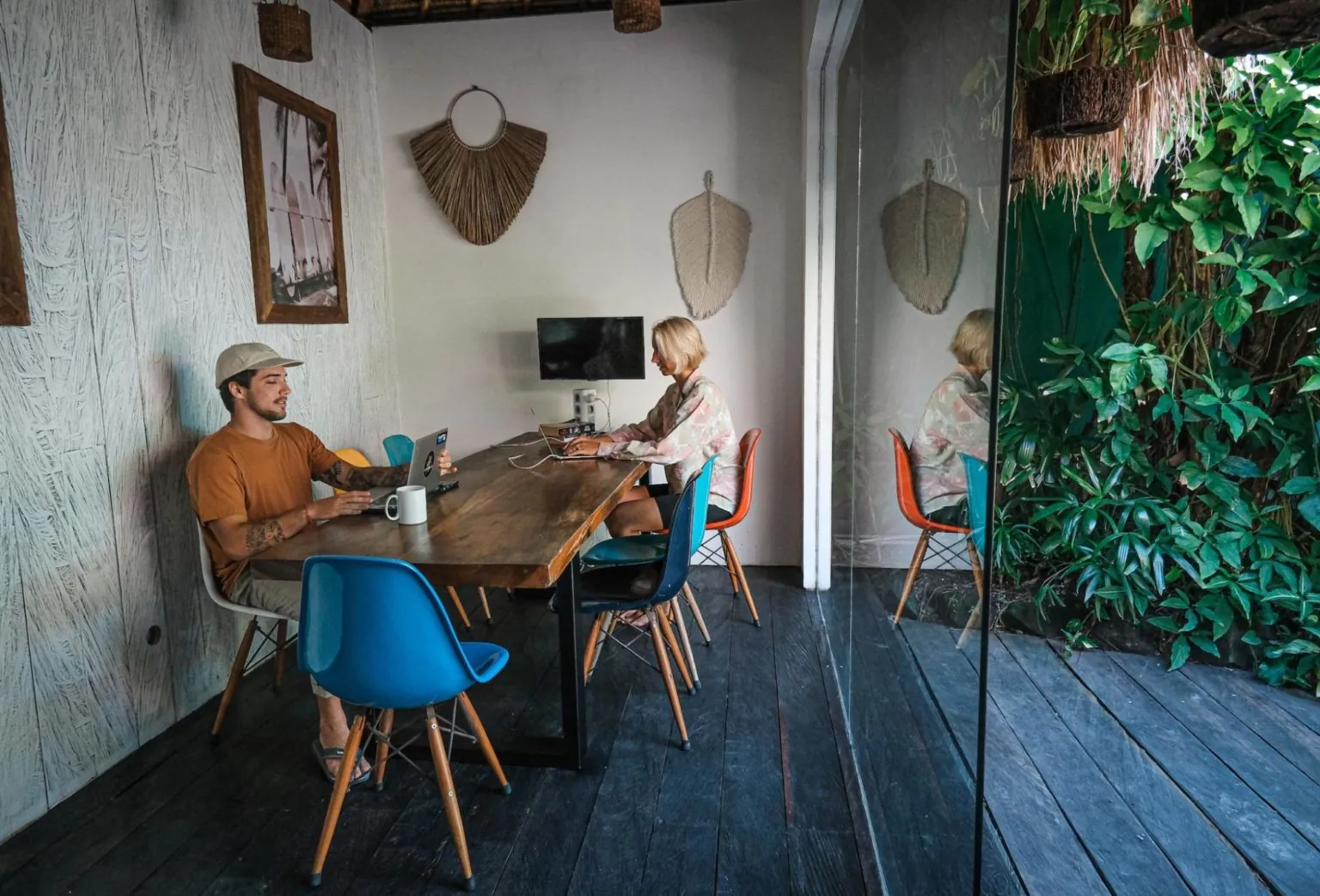 WE INVITE DIGITAL NOMADS TO COWORK & SURF IN BALI!