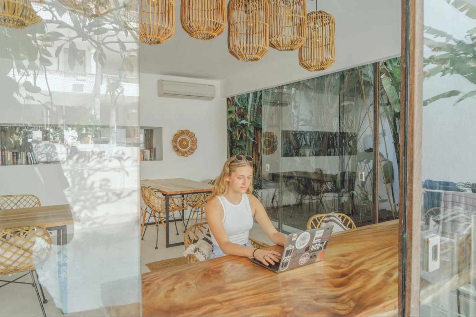 WE INVITE DIGITAL NOMADS TO COWORK & SURF IN BALI!