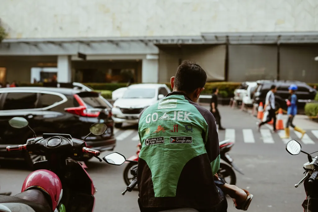 Gojek & Grab - Transportation and ordering in