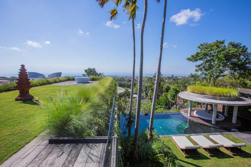 surf-retreats/surf-retreat-bali/villaMossoCarousel/1.webp