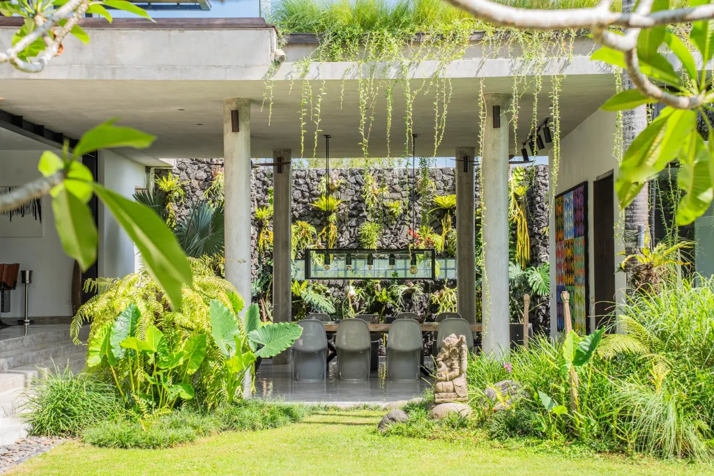 surf-retreats/surf-retreat-bali/villaMossoCarousel/17.webp